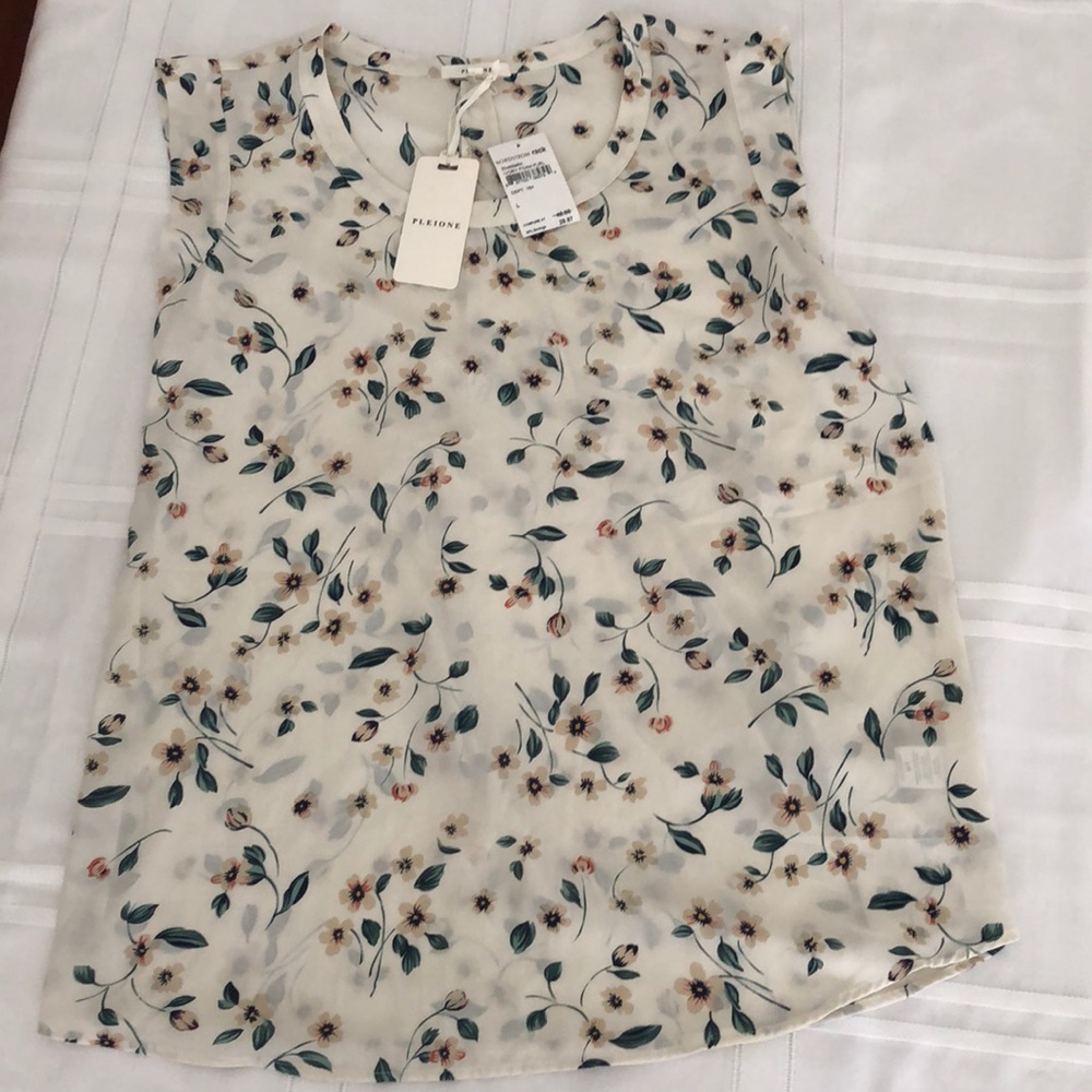 Pleione Ivory Foam Floral Top